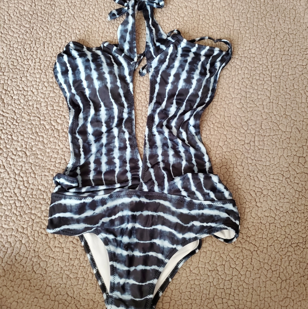 Bathing suit